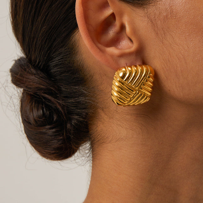 Jieding European and American gold titanium steel stud earrings do not fade earrings, women's light luxury, high-end earrings, stainless steel jewelry cross-border