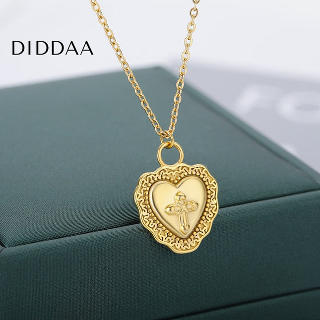 Lumiere Pendant Necklace | Gold Cross Heart Chain - Necklaces