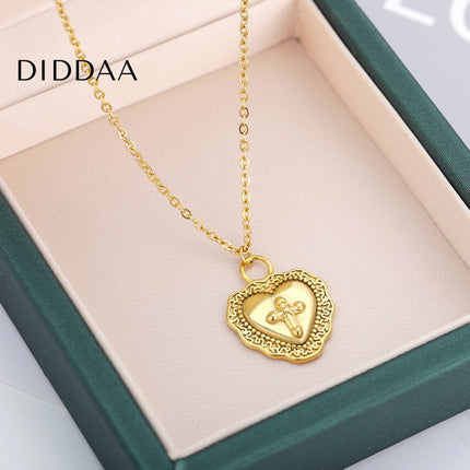 Lumiere Pendant Necklace | Gold Cross Heart Chain - Necklaces