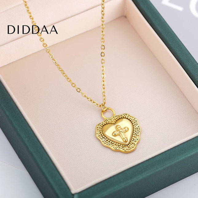 Lumiere Pendant Necklace | Gold Cross Heart Chain - Necklaces