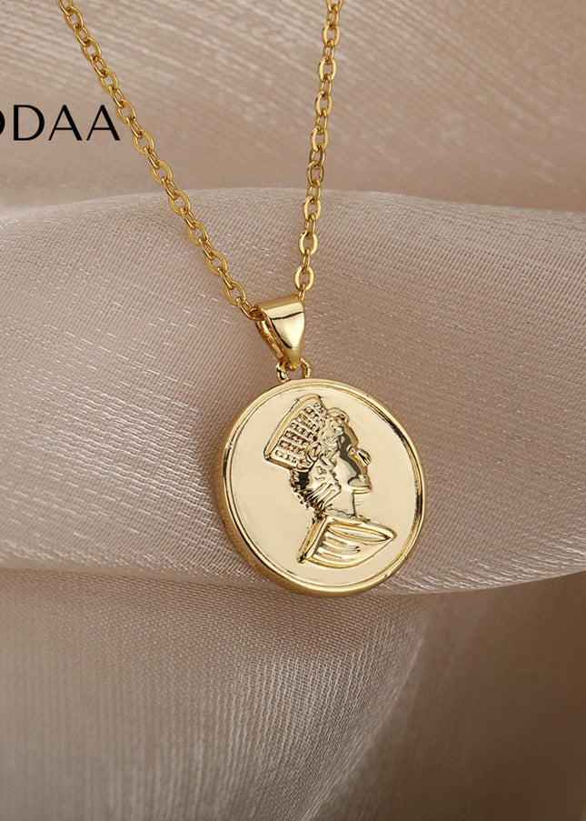 Seront Necklace | Gold Queen Coin Chain - Gold - Necklaces