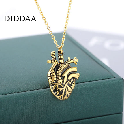 Garde Pendant Necklace | Gold Black Heart Chain - Necklaces