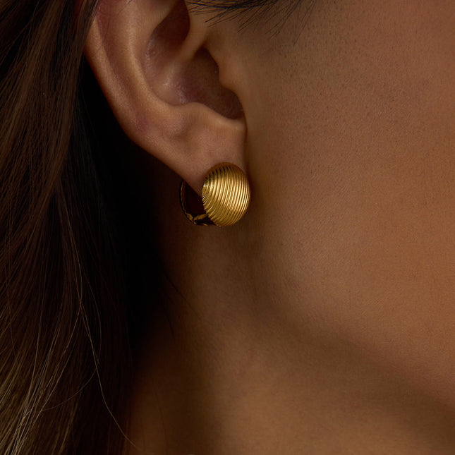 Jieding cross-border round stainless steel stud earrings, light luxury, high-end earrings, women's design sense niche earrings, titanium steel jewelry