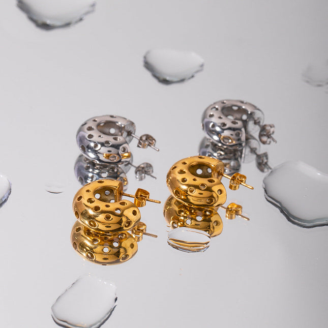 18k gold stainless steel round hollow C-shaped earrings 2023 new trendy temperament Internet celebrity niche design earrings