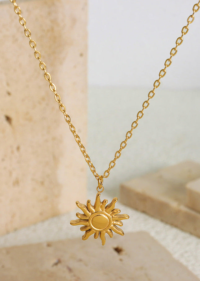The Queen Mother of the West 18K gold does not fade, personality light luxury clavicle chain fashion simple small sun pendant titanium steel necklace women