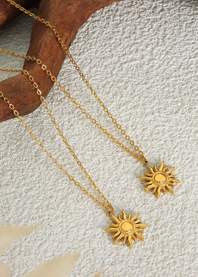The Queen Mother of the West 18K gold does not fade, personality light luxury clavicle chain fashion simple small sun pendant titanium steel necklace women