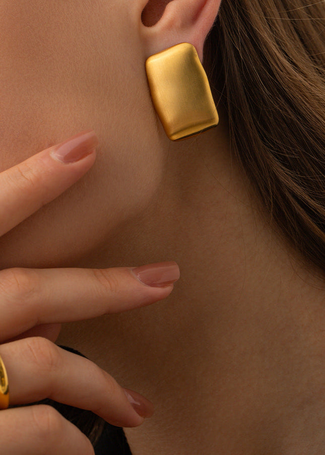 Niche vintage 18K gold European and American luxury rectangular matte brushed earrings earrings women's instide cold wind studs
