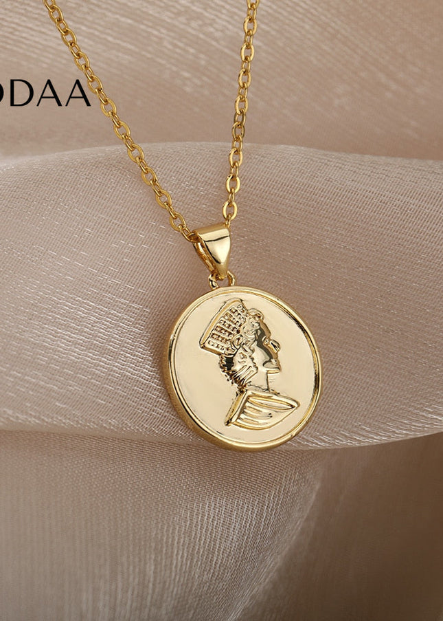 Seront Necklace | Gold Queen Coin Chain - Gold - Necklaces