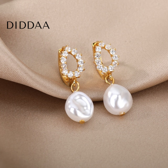 Soumettre Earrings | Gold Zirconia Pearl Hoop Drop Earrings - Earrings