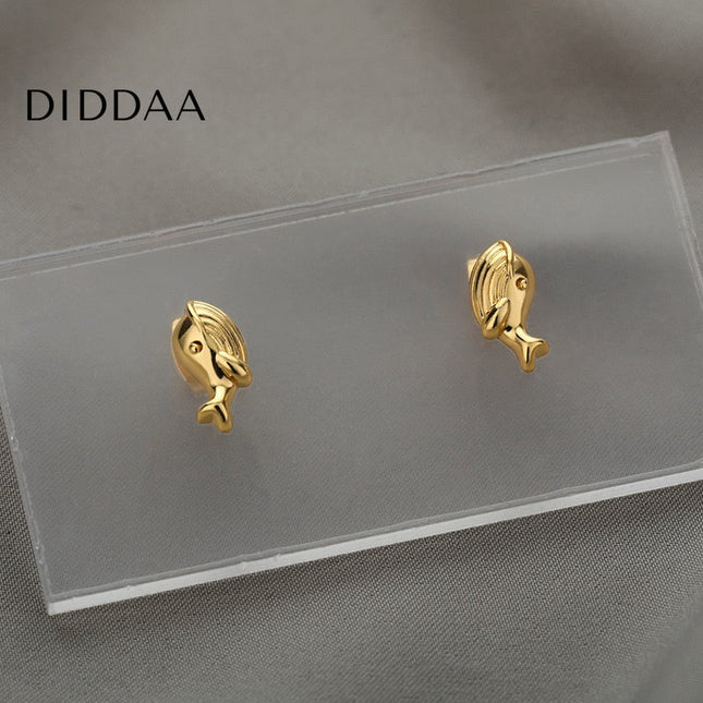 Souvient Earrings | Gold Kissing Whales Animal Stud Earrings - Earrings