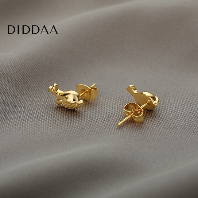 Souvient Earrings | Gold Kissing Whales Animal Stud Earrings - Earrings