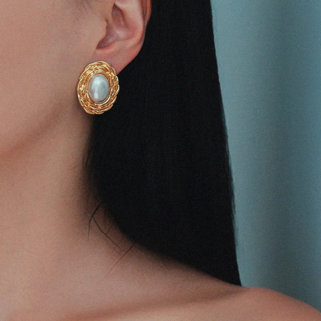 Jieding European and American stainless steel pearl stud earrings high-end retro light luxury earrings titanium steel earrings cross-border earring