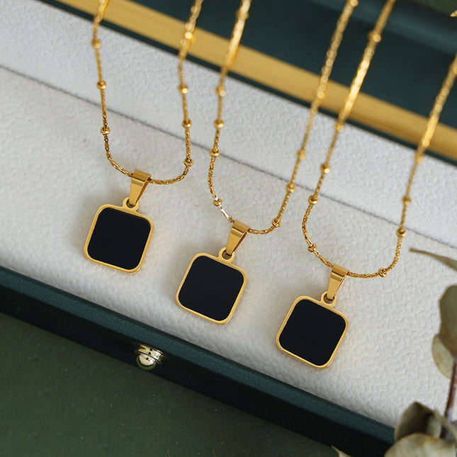 New fashion, retro, light luxury, luxury, niche square pendant, clavicle chain, cross-border personalized design, titanium steel jewelry