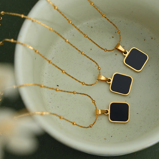New fashion, retro, light luxury, luxury, niche square pendant, clavicle chain, cross-border personalized design, titanium steel jewelry