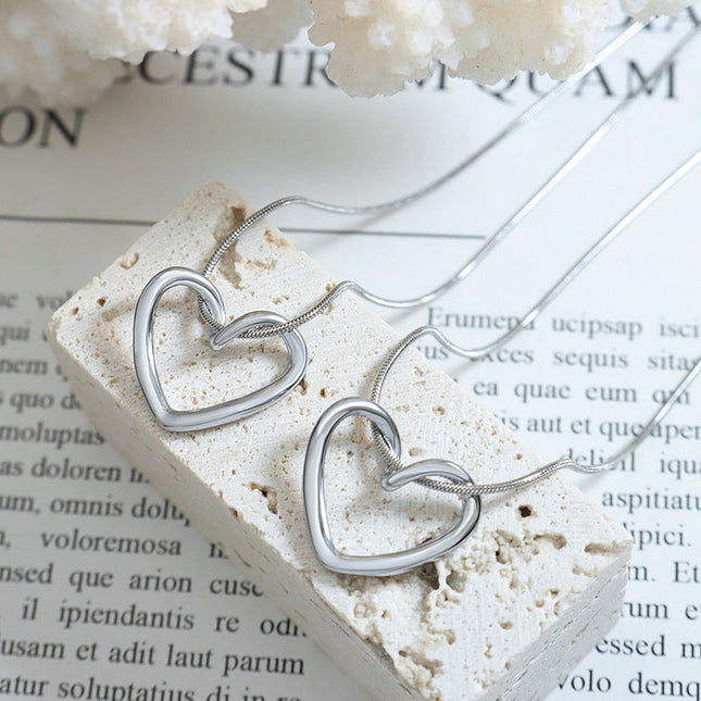 Versatile, trendy, sweetheart, niche, plain circle, love pendant, round snake chain, personalized fashion necklace, girlfriends, titanium steel jewelry