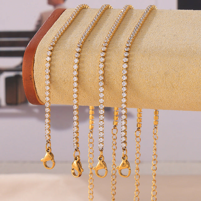 Hepburn style elegant and simple personality, light luxury style jewelry, inlaid zircon design, titanium steel gold-plated star bracelet