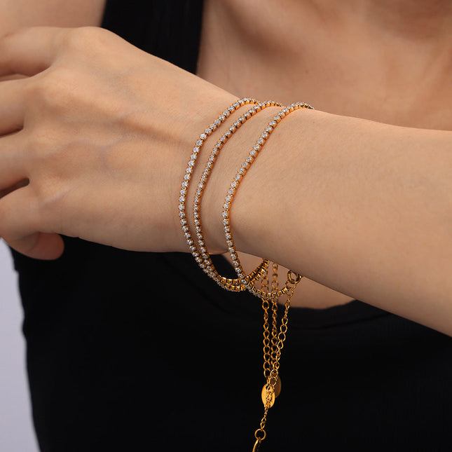 Hepburn style elegant and simple personality, light luxury style jewelry, inlaid zircon design, titanium steel gold-plated star bracelet